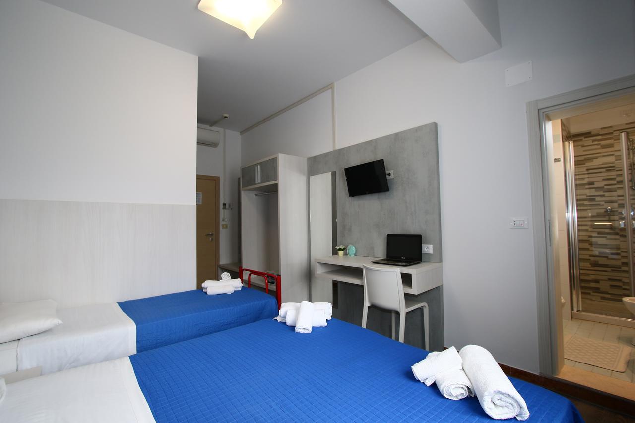 Hotel Kim リミニ エクステリア 写真